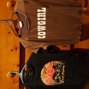 Bundle of two tee shirts